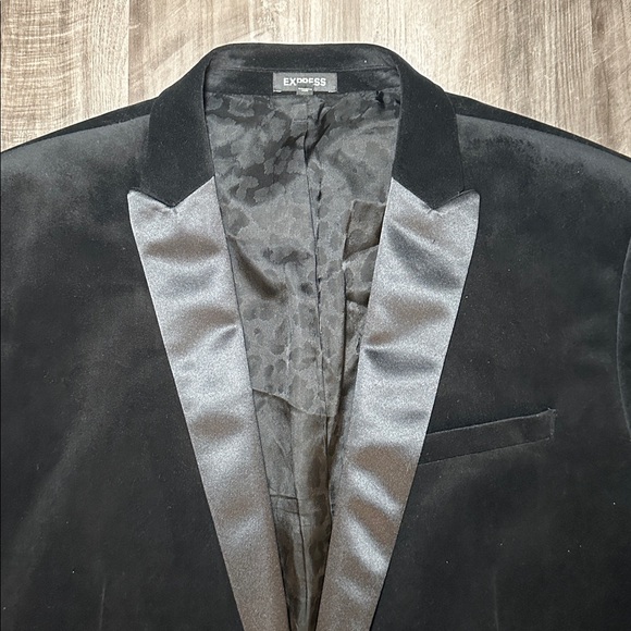 Express 2 Piece Velvet Black Slim Fit Tuxedo - 48L - Picture 6 of 16